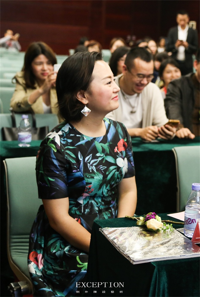 “十雅”魅力綻放，你們注意到女神手上的藍(lán)色錦魚(yú)了嗎？-別墅設(shè)計(jì),軟裝設(shè)計(jì),室內(nèi)設(shè)計(jì),豪宅設(shè)計(jì),深圳例外軟裝設(shè)計(jì)公司